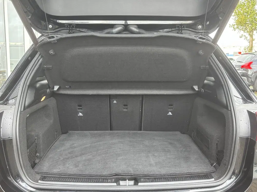 Mercedes-Benz B-Klasse 200 Business Solution AMG uit 2020, foto 8