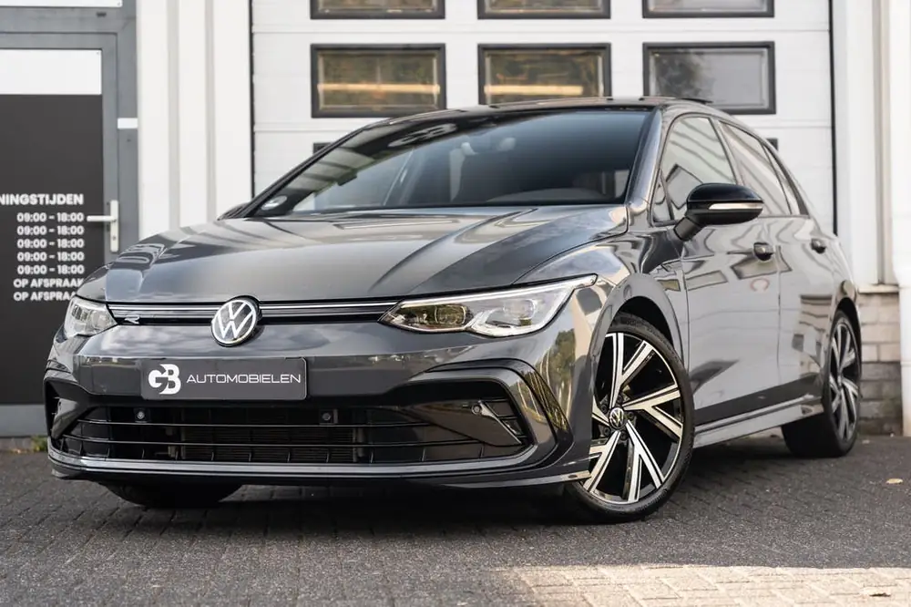 Volkswagen Golf 1.5 eTSI R-Line PANO-Camera-IQ Light uit 2021