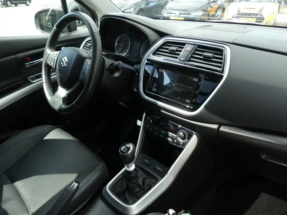 Suzuki S-Cross 1.4 Boosterjet Style Smart Hybrid / PANO / LE uit 2020, foto 10
