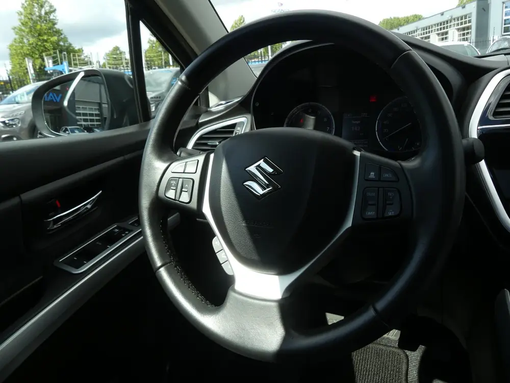 Suzuki S-Cross 1.4 Boosterjet Style Smart Hybrid / PANO / LE uit 2020, foto 12