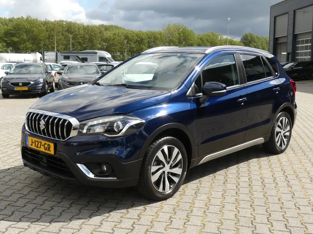 Suzuki S-Cross 1.4 Boosterjet Style Smart Hybrid / PANO / LE uit 2020, foto 2