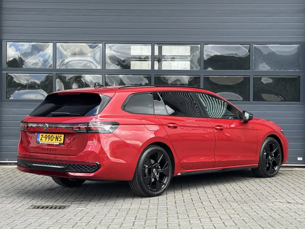 Volkswagen Passat Variant 1.5 eTSI R-LINE BUSINESS I WINTERP uit 2024, foto 3