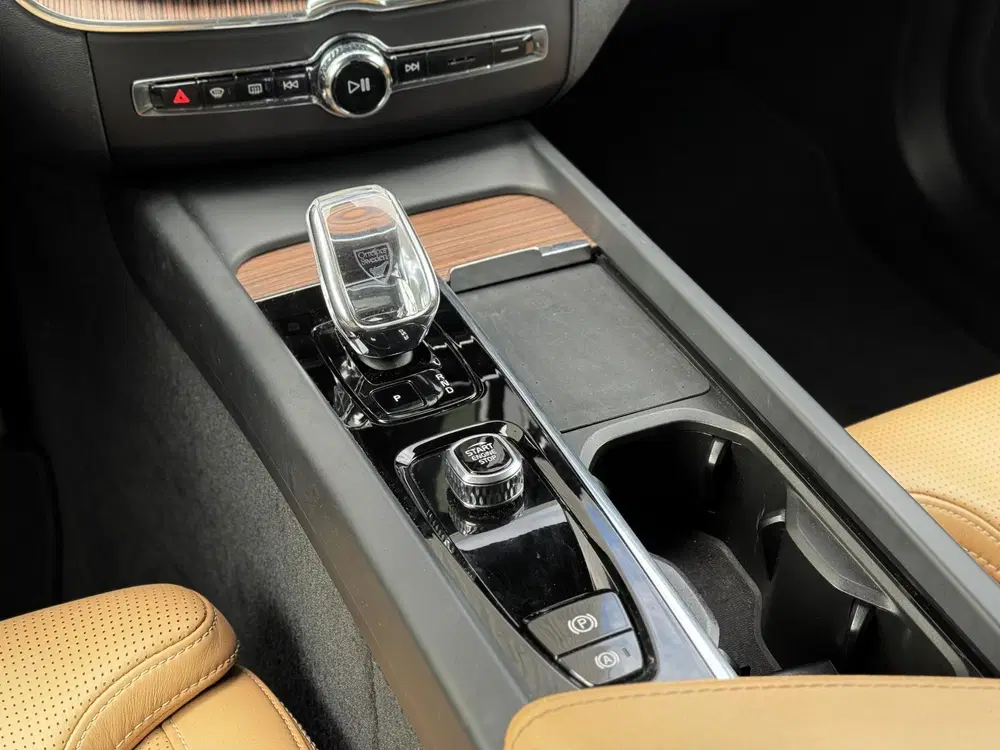 Volvo XC60 2.0 T6Plug-in hybrid uit 2022, foto 19