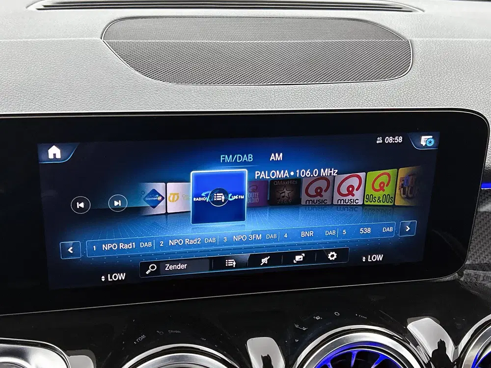 Mercedes-Benz GLB 180 Business Solution AMG uit 2022, foto 10