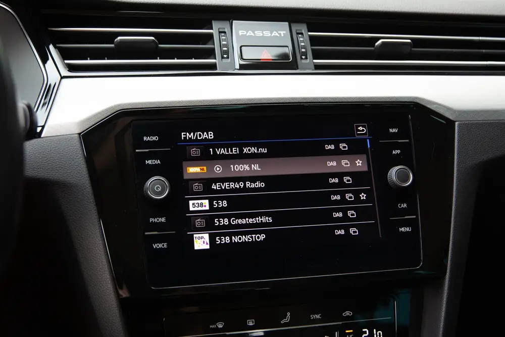 Volkswagen Passat Variant 1.5 TSI R-Line Business + , Adap. uit 2021, foto 12