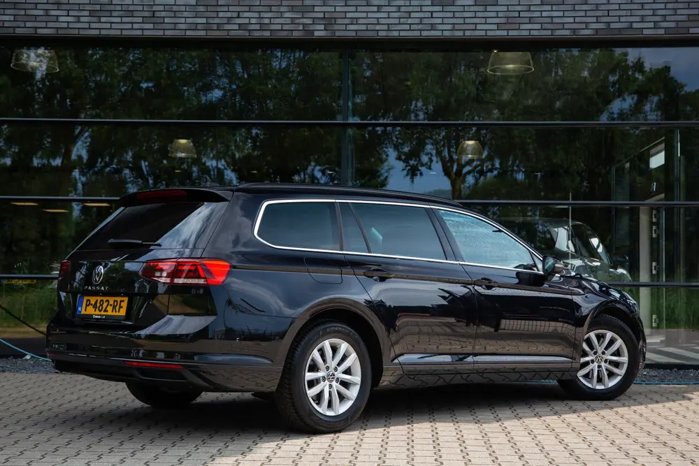Volkswagen Passat Variant 1.5 TSI R-Line Business + , Adap. uit 2021, foto 2
