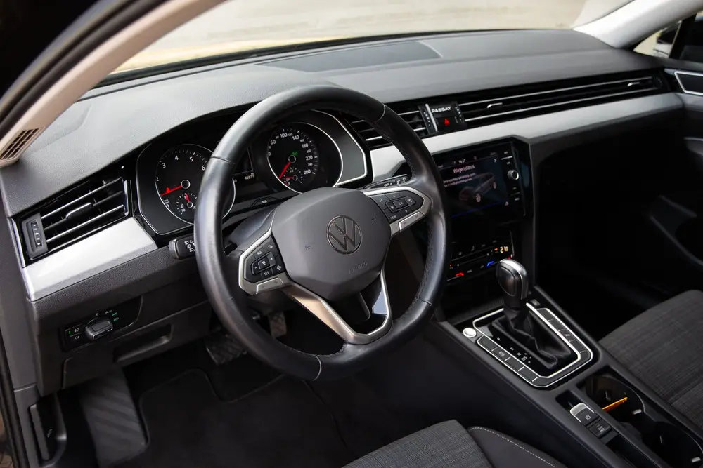 Volkswagen Passat Variant 1.5 TSI R-Line Business + , Adap. uit 2021, foto 4