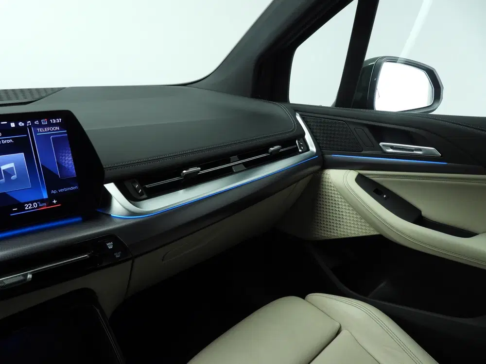 BMW 2-serie Active Tourer 220i uit 2022, foto 14