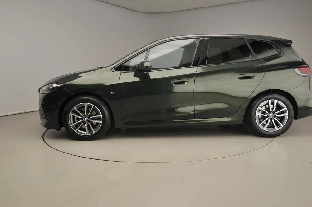 BMW 2-serie Active Tourer 220i uit 2022, foto 2