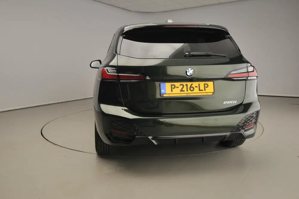 BMW 2-serie Active Tourer 220i uit 2022, foto 3