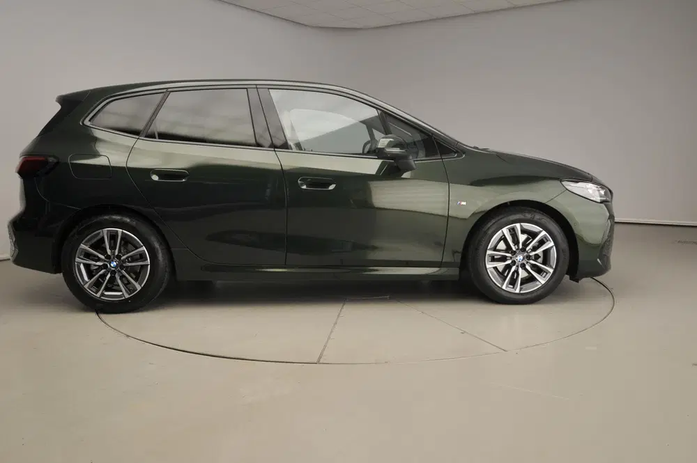 BMW 2-serie Active Tourer 220i uit 2022, foto 4