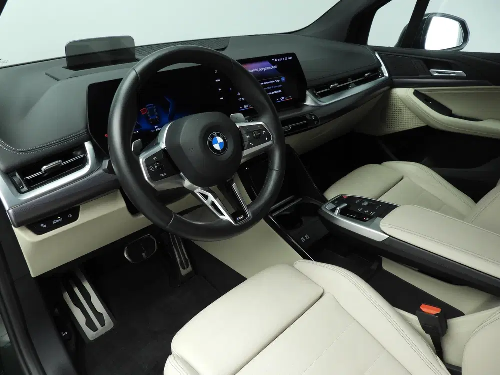 BMW 2-serie Active Tourer 220i uit 2022, foto 6