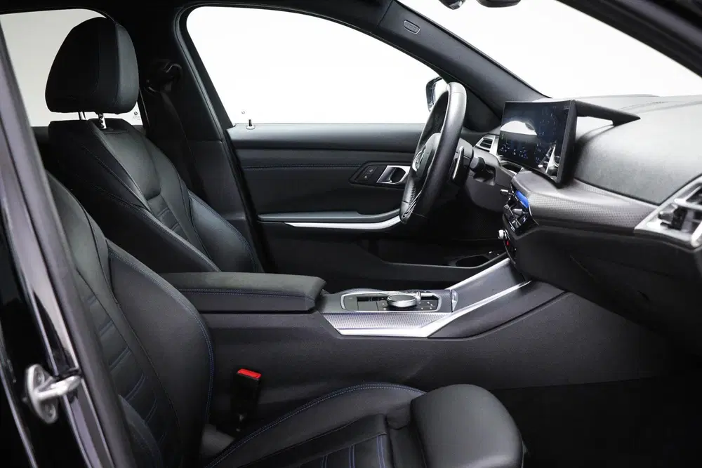 BMW 3-serie 330e M-Sport uit 2025, foto 12