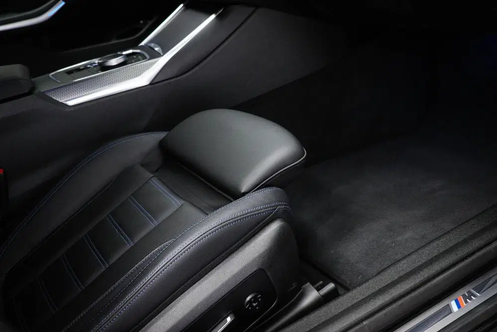 BMW 3-serie 330e M-Sport uit 2025, foto 15