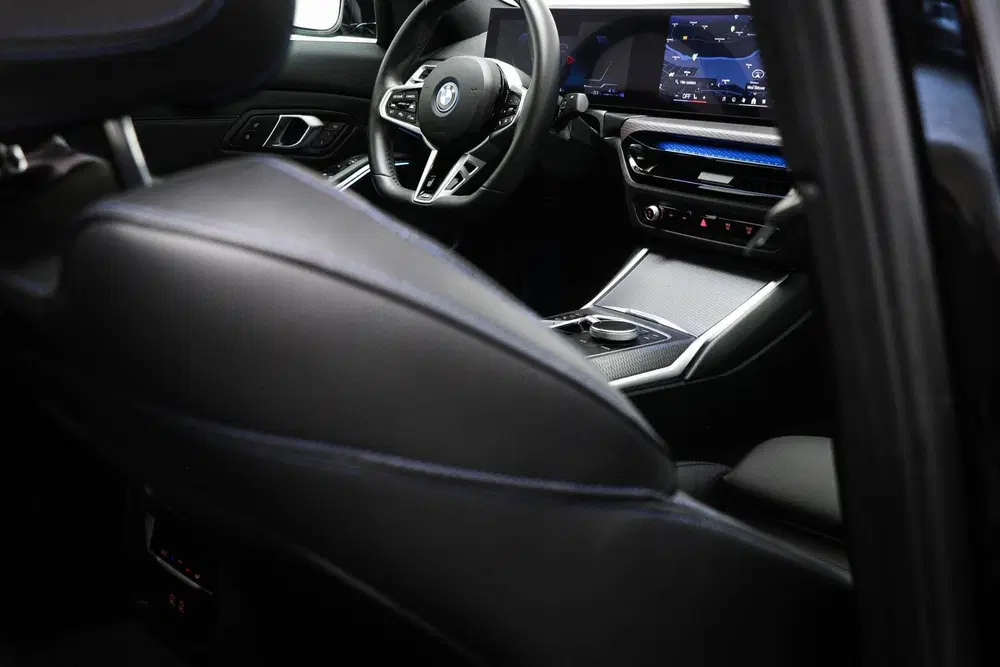 BMW 3-serie 330e M-Sport uit 2025, foto 17