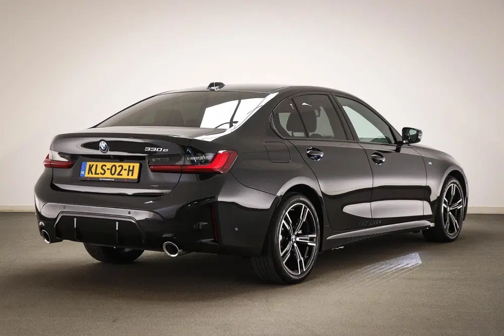 BMW 3-serie 330e M-Sport uit 2025, foto 2