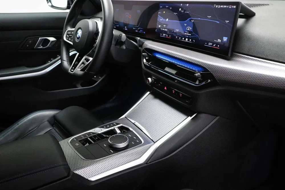 BMW 3-serie 330e M-Sport uit 2025, foto 3