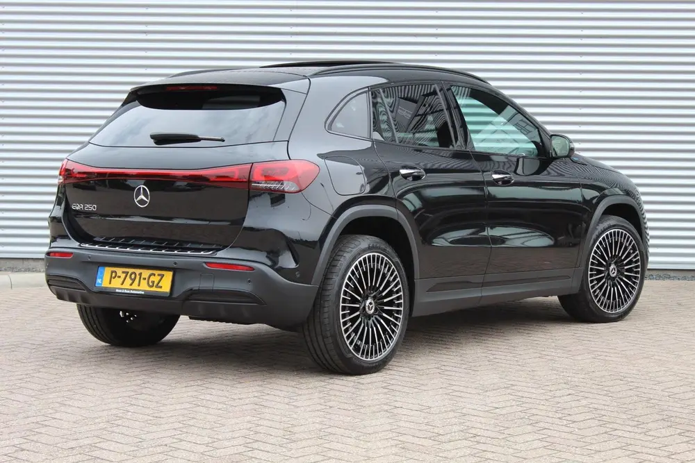 Mercedes-Benz EQA 250 AMG 67 kWh uit 2022, foto 8
