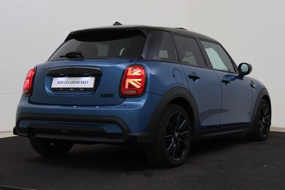 Mini Hatchback Cooper Classic Automaat uit 2022, foto 2