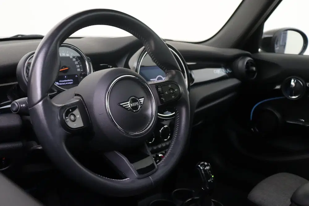 Mini Hatchback Cooper Classic Automaat uit 2022, foto 3