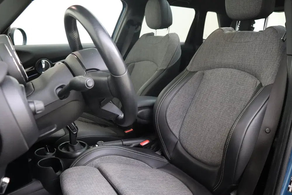 Mini Hatchback Cooper Classic Automaat uit 2022, foto 6
