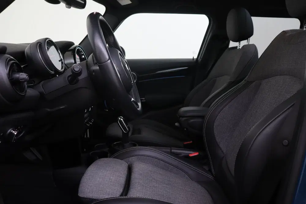 Mini Hatchback Cooper Classic Automaat uit 2022, foto 9