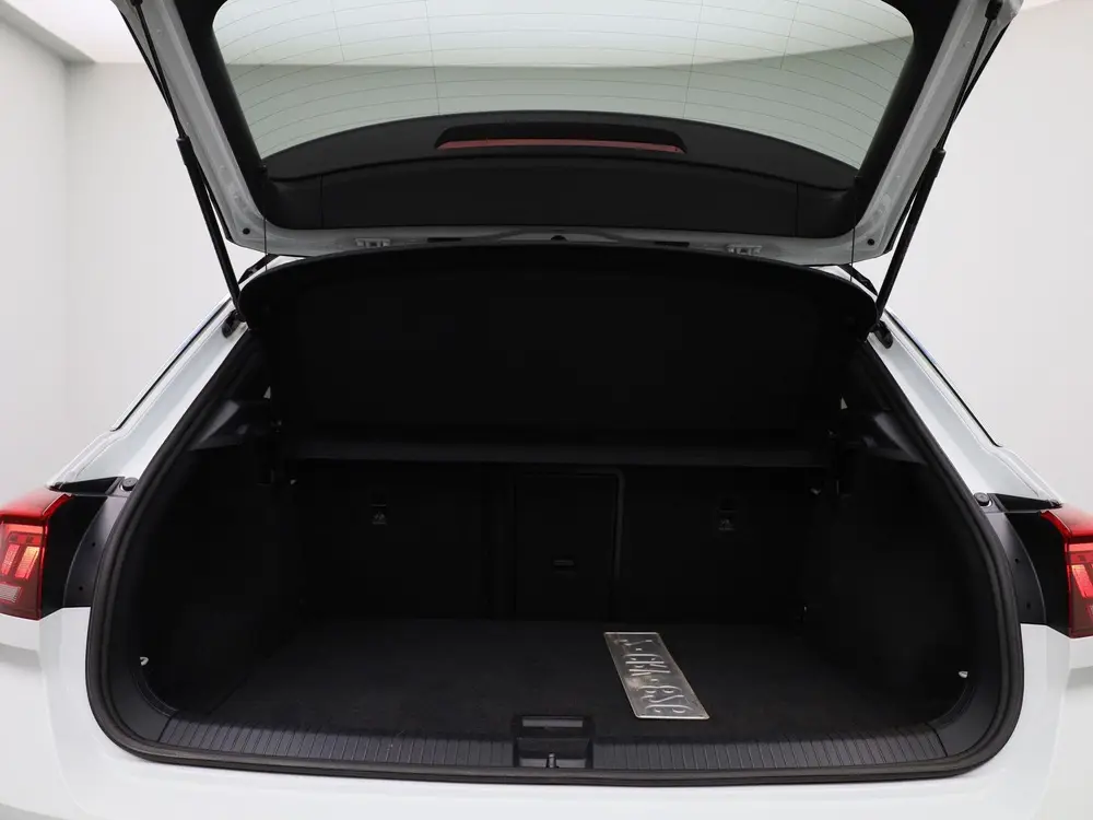 Volkswagen T-Roc 1.5 TSI R-Line | 150PK | AUTOMAAT | NAVIGAT uit 2022, foto 17