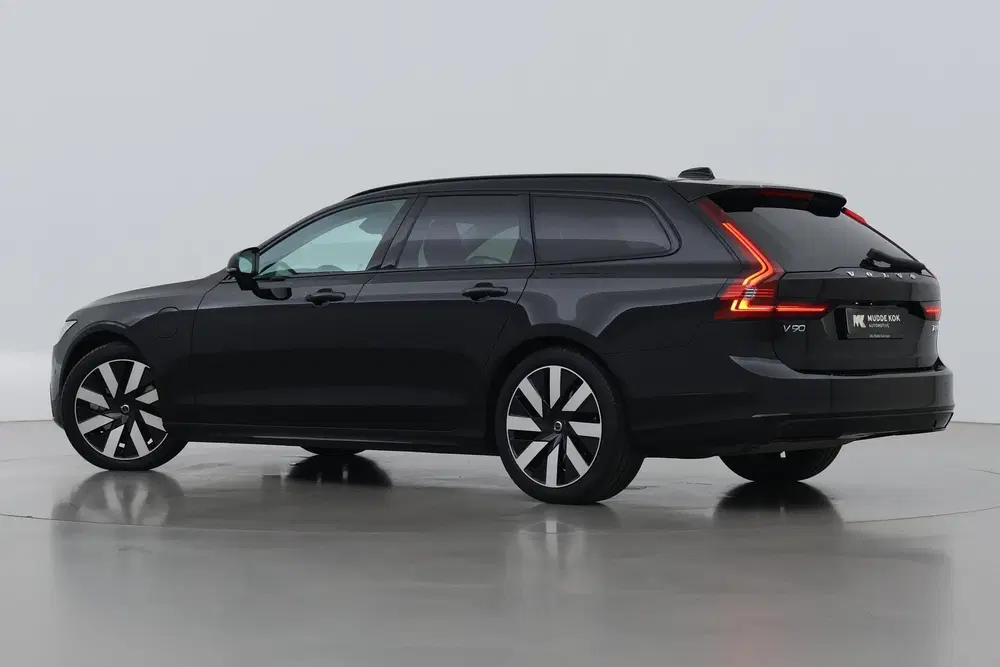 Volvo V90 T8 Plus Dark uit 2024, foto 2