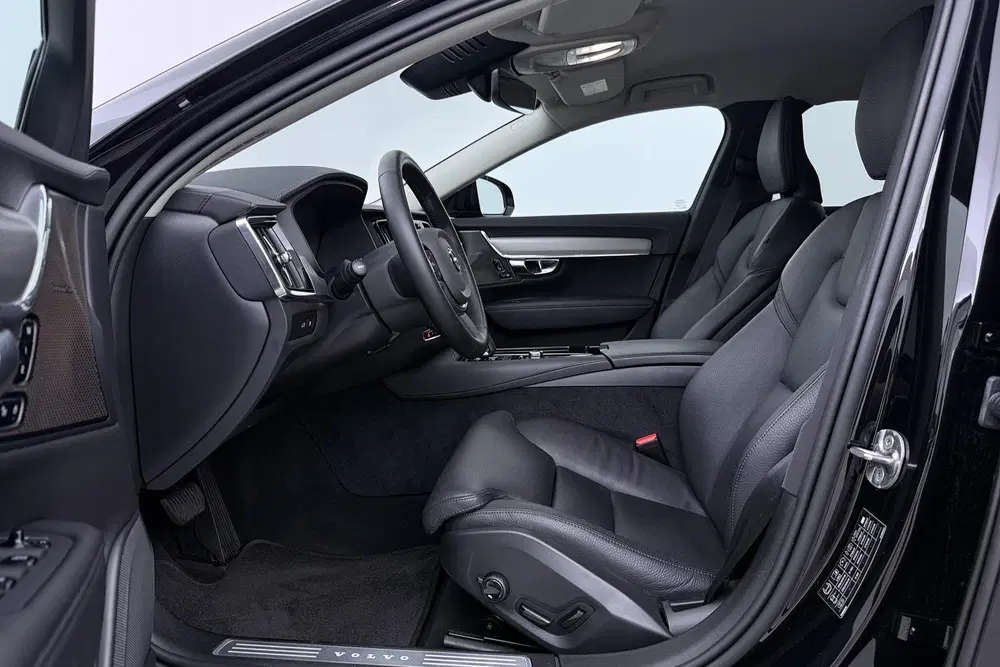 Volvo V90 T8 Plus Dark uit 2024, foto 3