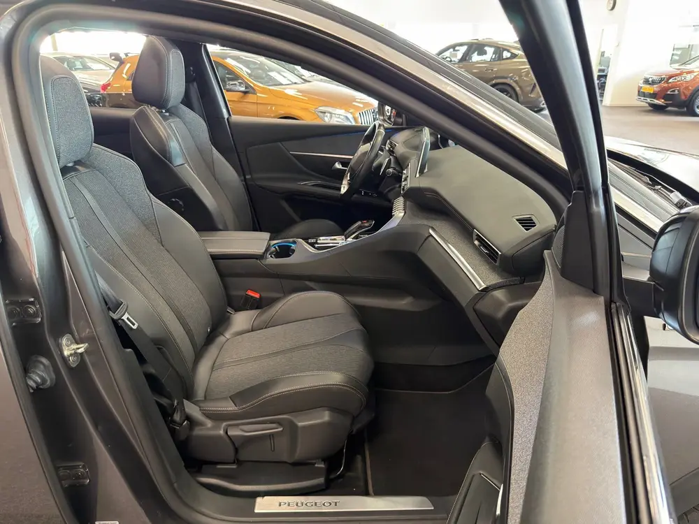 Peugeot 3008 1.2 PureTech GT LINE|PANORAMA|NAVI/CAMERA|CRUIS uit 2019, foto 16
