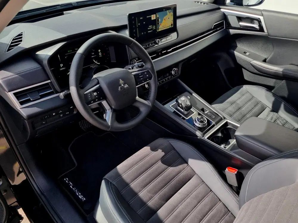 Mitsubishi Outlander 2.4 PHEV First Edition uit 2025, foto 2