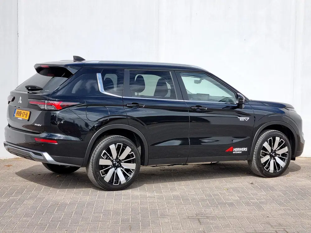 Mitsubishi Outlander 2.4 PHEV First Edition uit 2025, foto 3