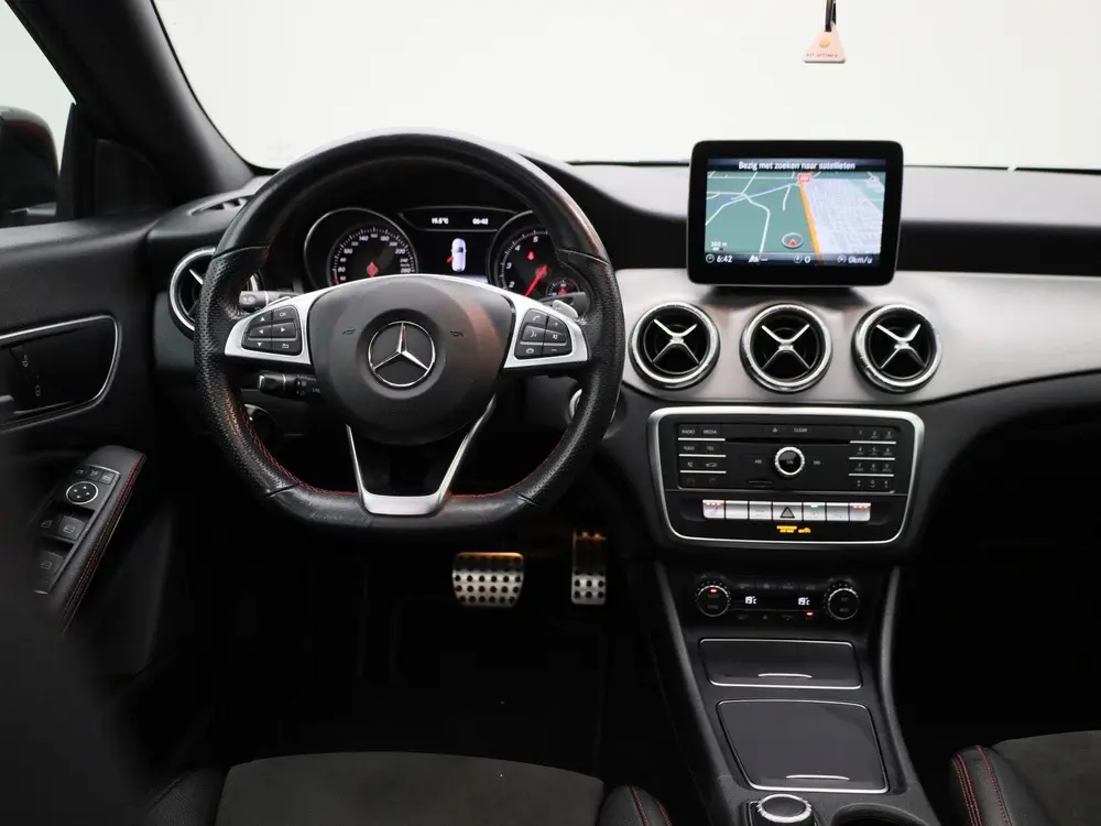 Mercedes-Benz CLA 180 Business Solutio uit 2019, foto 7