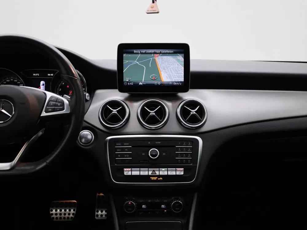 Mercedes-Benz CLA 180 Business Solutio uit 2019, foto 9