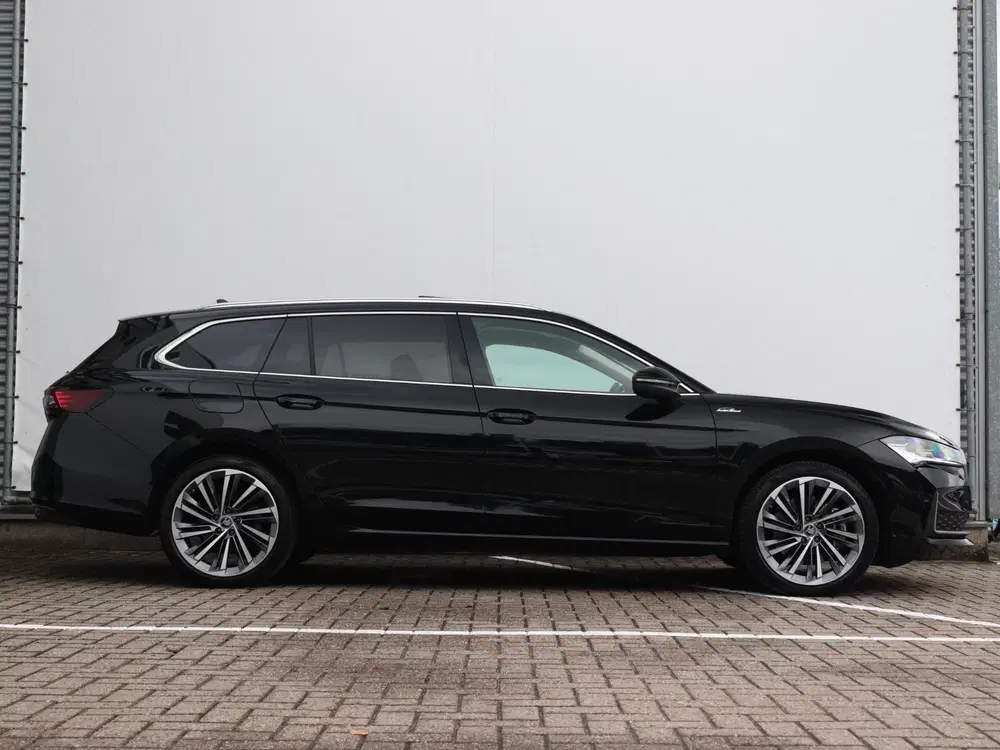Skoda Superb Laurin & Klement 1.5 TSI MHEV uit 2025, foto 2