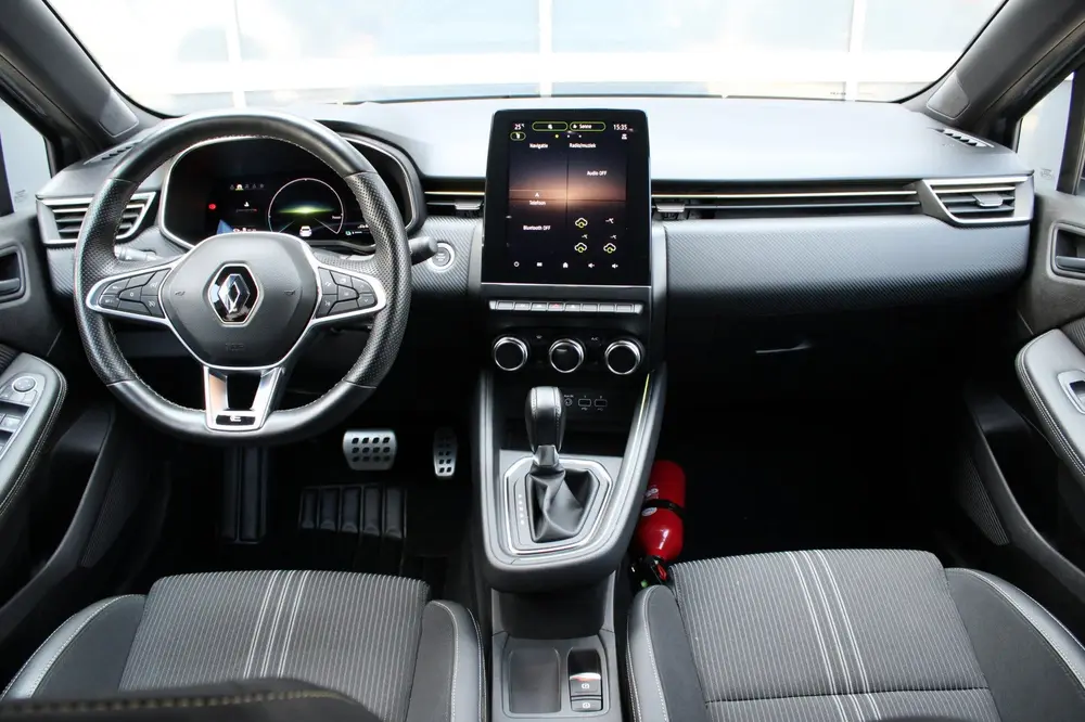 Renault Clio 1.6 E-Tech Hybrid 145 E-Tech Engineered uit 2023, foto 2