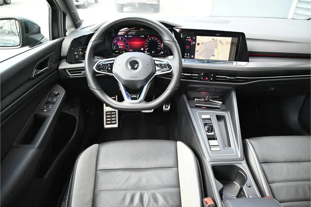 Volkswagen Golf 1.4 GTE 245 PK / PANO / LEDER / MEMORY / CAM uit 2020, foto 4