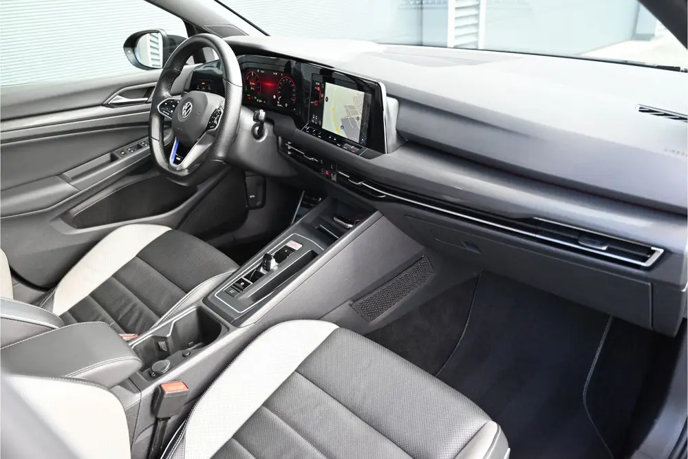 Volkswagen Golf 1.4 GTE 245 PK / PANO / LEDER / MEMORY / CAM uit 2020, foto 5