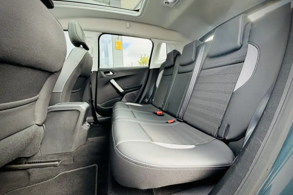 Peugeot 2008 1.2 PureT. Blue Lease Allure | CARPLAY + ANDROI uit 2019, foto 15