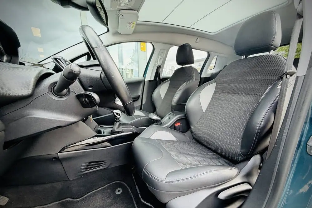 Peugeot 2008 1.2 PureT. Blue Lease Allure | CARPLAY + ANDROI uit 2019, foto 18