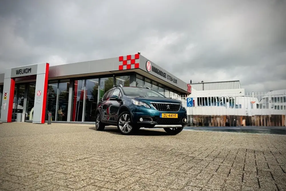 Peugeot 2008 1.2 PureT. Blue Lease Allure | CARPLAY + ANDROI uit 2019, foto 2