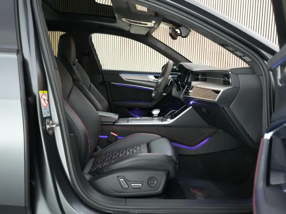 Audi RS6 600pk TFSI quattro uit 2020, foto 4