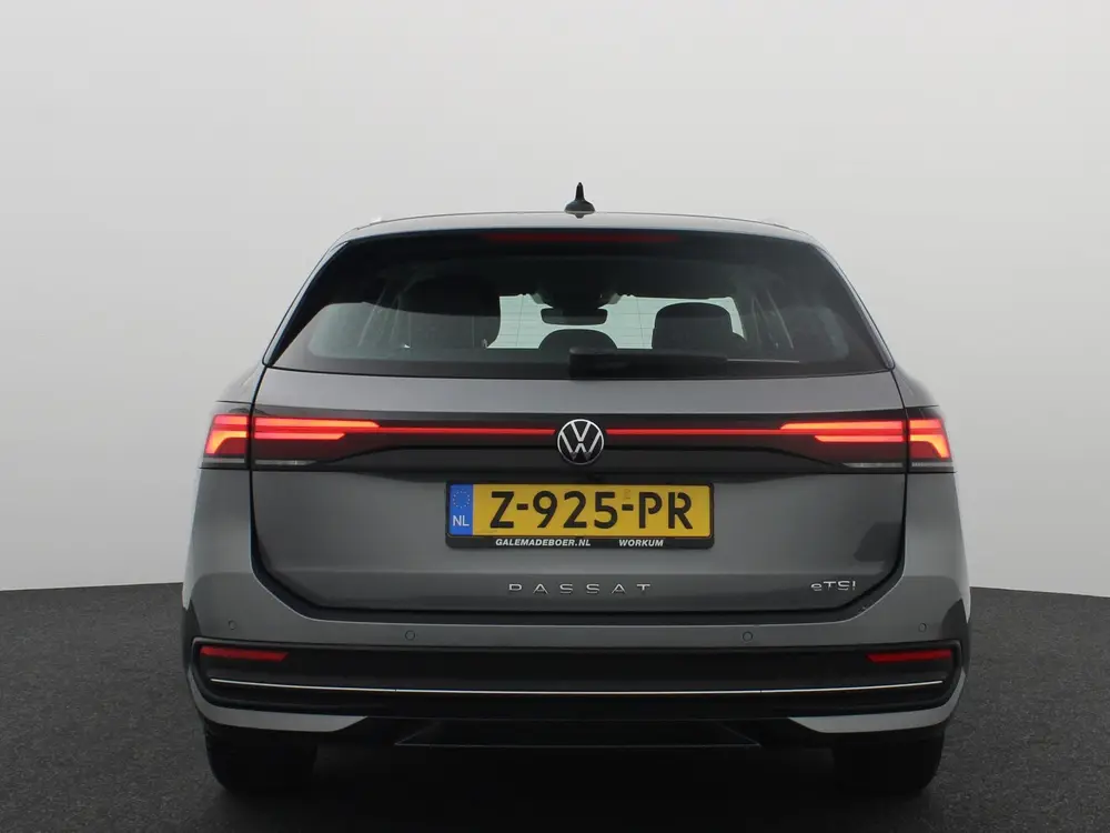 Volkswagen Passat Variant 1.5 eTSI Business NL-AUTO / TREKHA uit 2024, foto 4