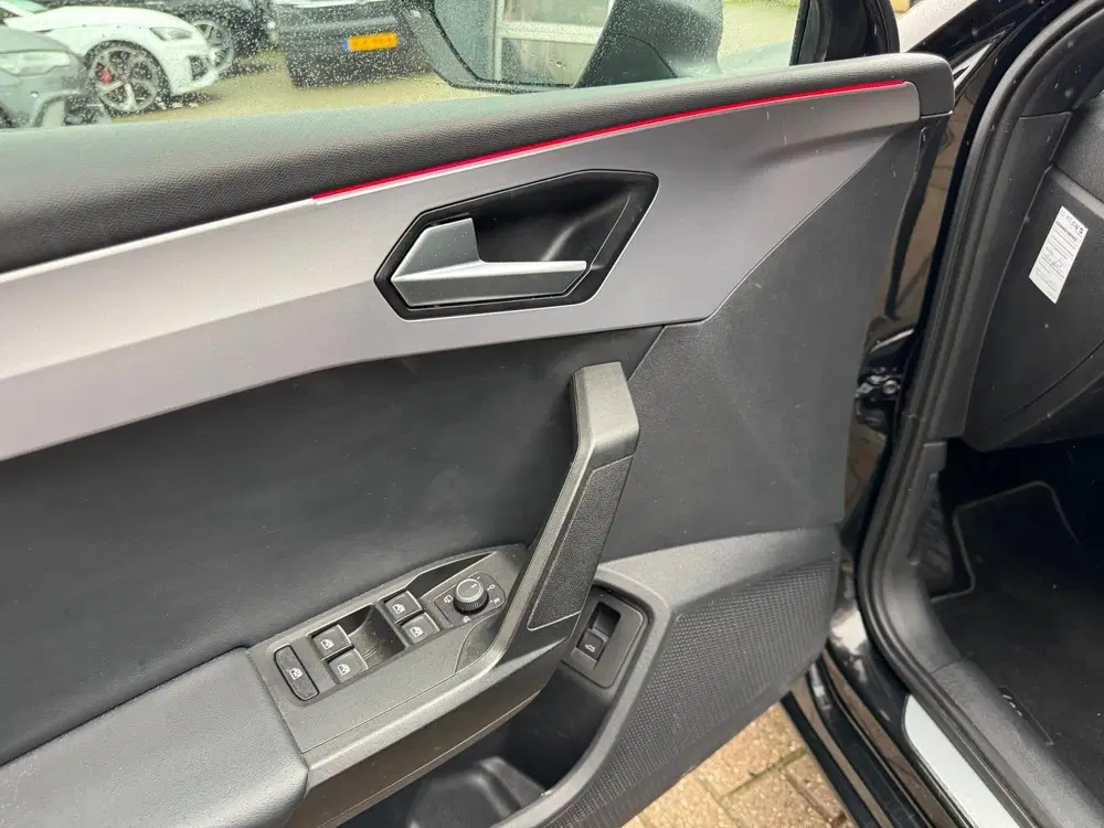 SEAT Leon 1.5 eTSI FR Business Intense uit 2021, foto 17