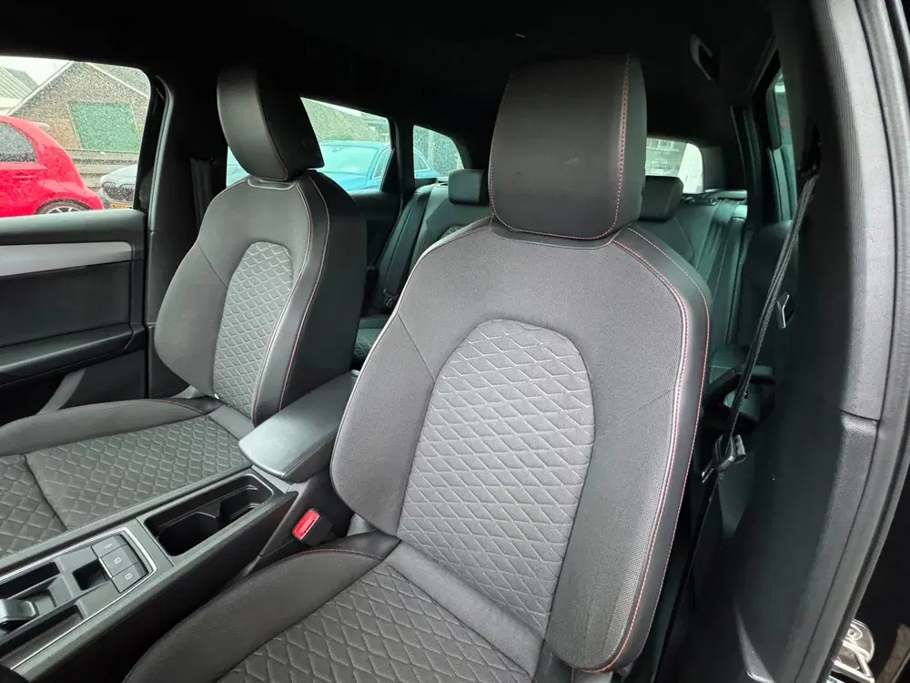 SEAT Leon 1.5 eTSI FR Business Intense uit 2021, foto 18