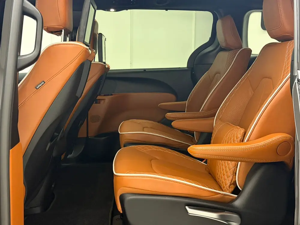 Chrysler Voyager Pacifica 3.6 V6 Hybride Pinnacle Nieuw uit 2026, foto 14