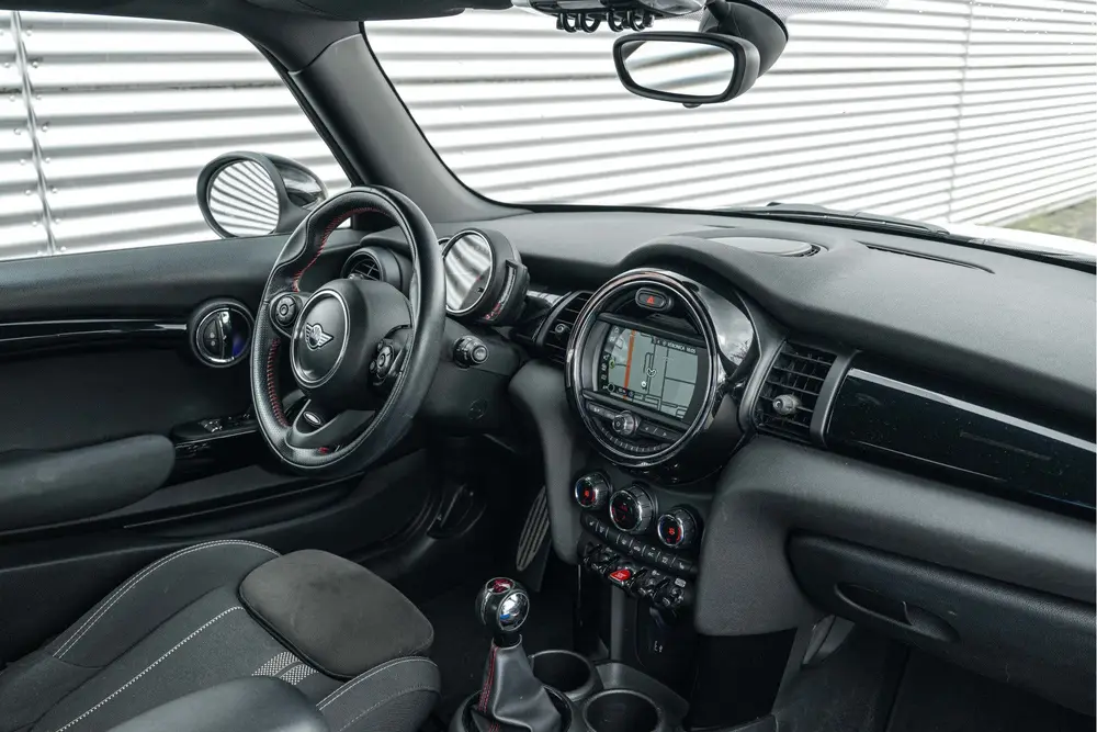 Mini Hatchback Cooper JCW / JCW Sportstoel / Comfort Access uit 2019, foto 12