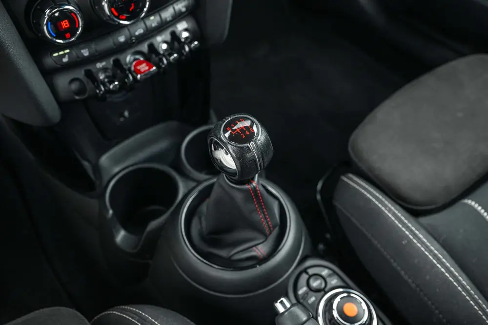 Mini Hatchback Cooper JCW / JCW Sportstoel / Comfort Access uit 2019, foto 17