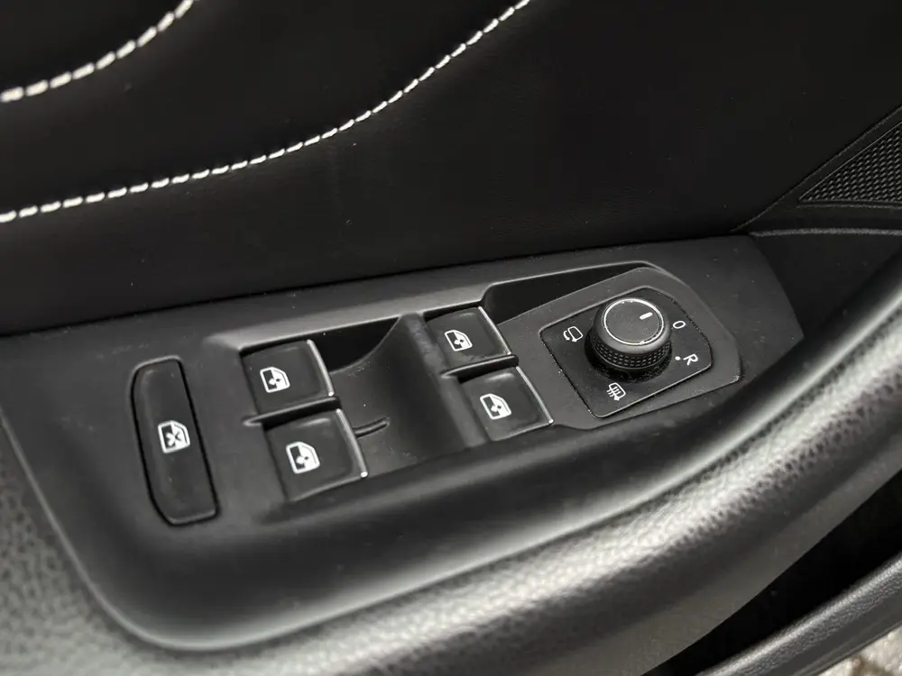 Volkswagen Passat Variant 2.0 TSI R-Line Business + | Trekha uit 2021, foto 20