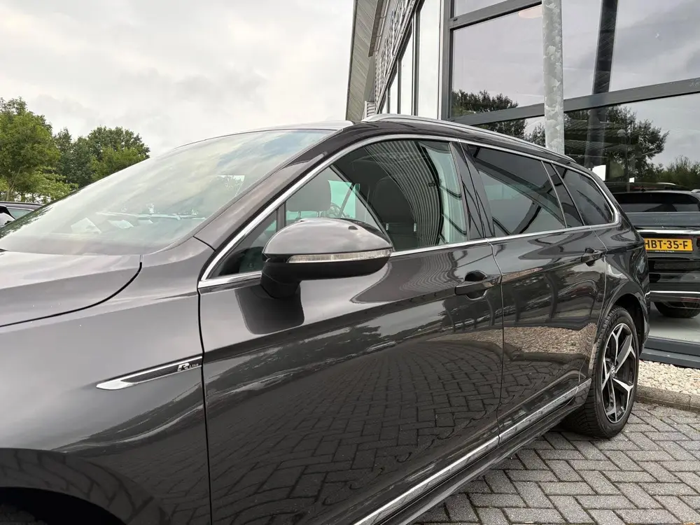 Volkswagen Passat Variant 2.0 TSI R-Line Business + | Trekha uit 2021, foto 3